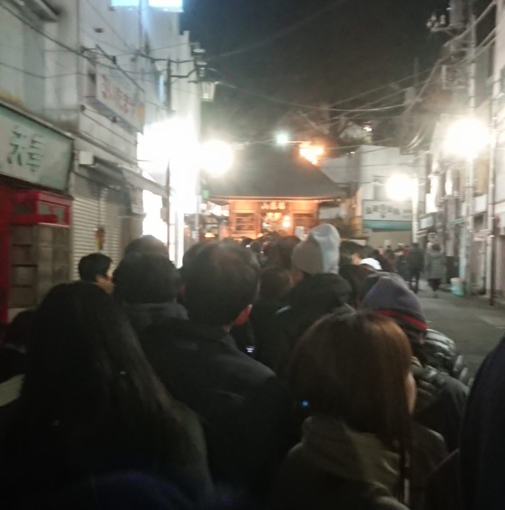 横浜市南区弘明寺商店街初詣の様子