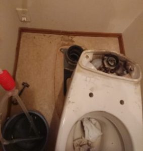トイレつまり時のトイレ取り外し