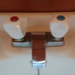 洗面台ハンドル式混合水栓